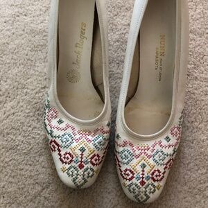 Off white embroidered shoes